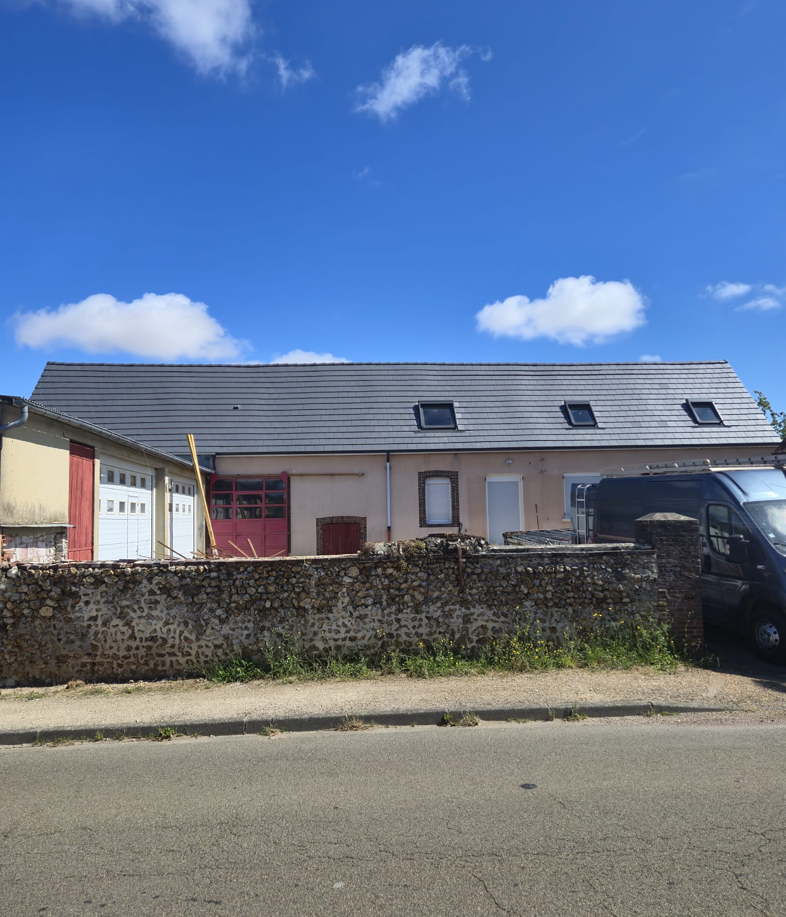 Toiture après rénovation par Entreprise Potier - Résultat professionnel réparation toiture Lot